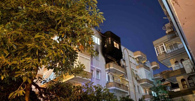 Alanya’da 5 katlı binada yangın: 1 kişi hayatını kaybetti