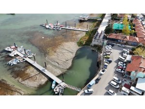 Eğirdir Gölü’nde balıkçı tekneleri karaya oturdu, balıkçılık bitme noktasına geldi