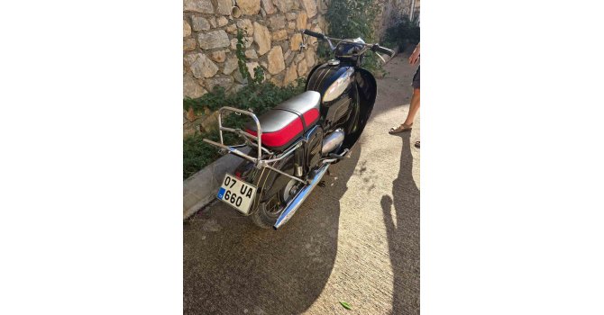 Gazipaşa’da mıcırda kayan motosiklet devrildi: 2 yaralı