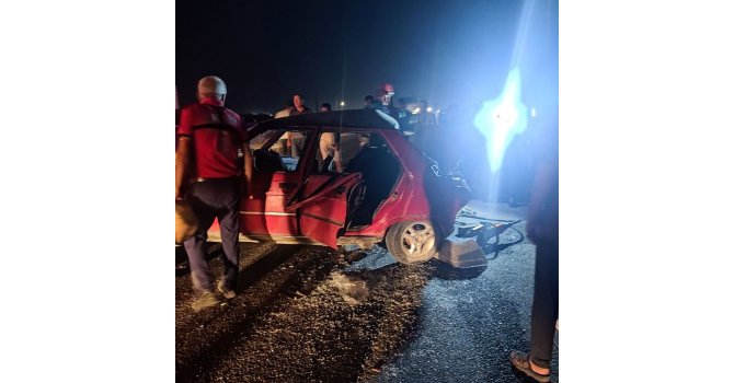 Mersin’de 1 kişinin öldüğü, 4 kişinin yaralandığı ve iki köpeğin telef olduğu trafik kazası kameraya yansıdı