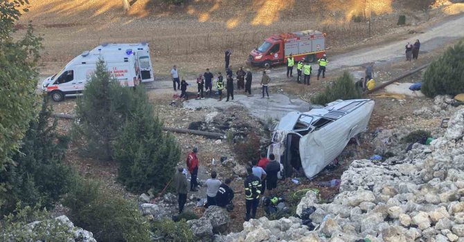 İşçi servisi şarampole devrildi: 5 ölü, 14 yaralı