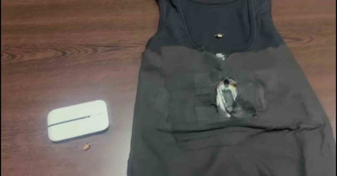 Adana’da ehliyet sınavında tişörte ve kemere yapılan kopya düzeneği polis tarafından bulundu