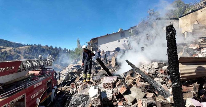 Yangında çöken evde kaybolan ağabey ve kardeş hala bulunamadı