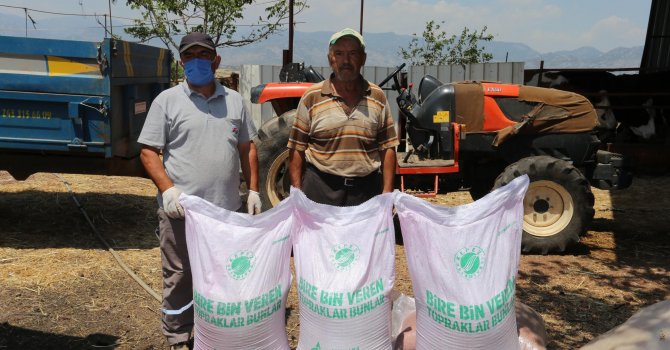 Tütüncü, çiftçinin yüzünü güldürdü