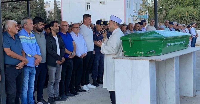 Mersin’deki işçi servisi kazasında hayatını kaybeden 4 kişiden biri toprağa verildi