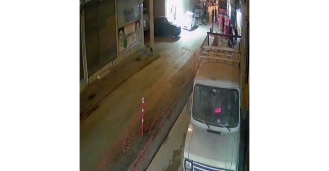 İki grup arasında kavga çıktı, o anlar kameraya yansıdı