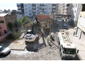 Akdeniz’de metruk yapılarla mücadele sürüyor