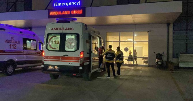 Burdur’da jandarma aracı ile otomobil çarpıştı: 2’si jandarma personeli 5 kişi yaralandı