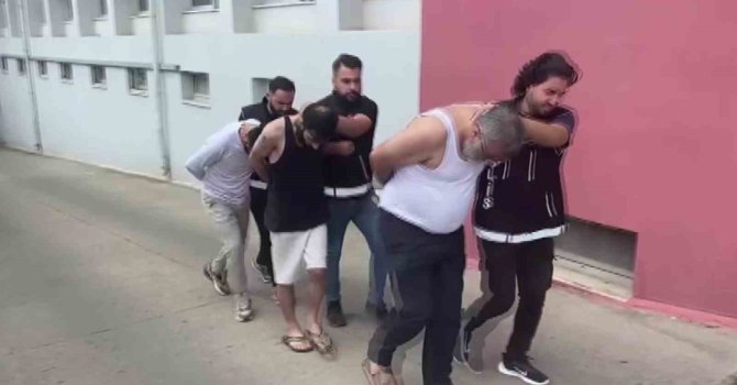 Adana’da 4 kilo metamfetamin yakalattılar, "Kahve içiyorduk" savunması yaptılar