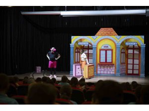 Mersin Şehir Tiyatrosu çocuklar için perdelerini açtı