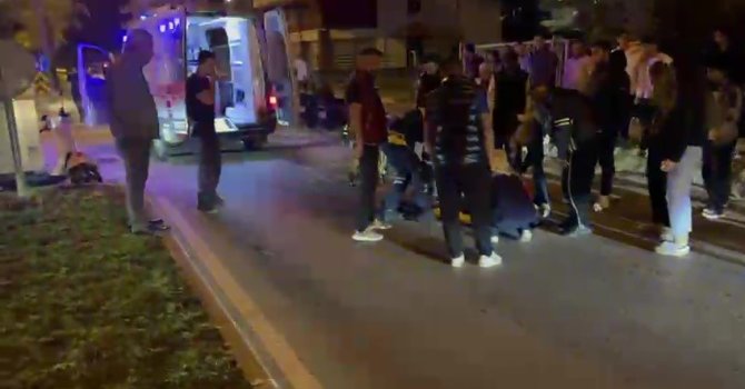 Antalya’da ’U’ dönüşü yapan otomobille çarpışan motosiklet sürücüsü yaralandı