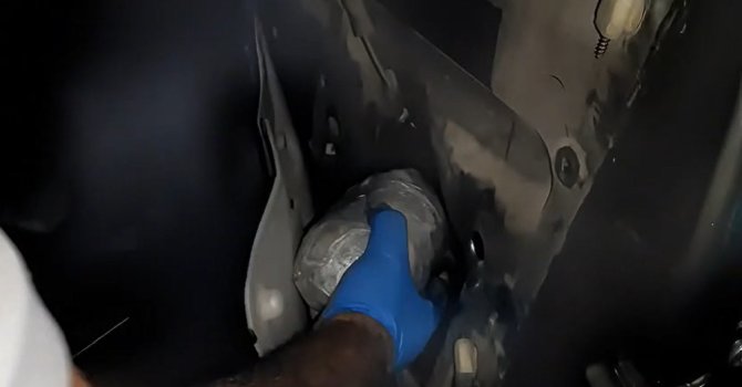 Antalya’da aracın gizli bölmelerine saklanan uyuşturucu, polisin gözünden kaçmadı