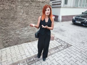 Adana Belediyesi’ne ait otobüsün sefer yaparken sürekli arızalanmasına yöre sakinlerinden tepki