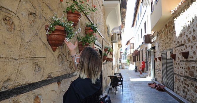 Kaleiçi sokakları sardunya kokacak