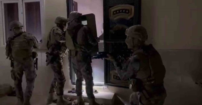 Göçmen kaçakçılarına şafak operasyonu: 10 tutuklama