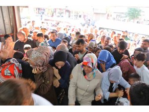 Giyim mağazasında indirim izdihama neden oldu