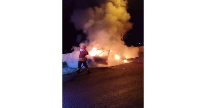 Dörtyol’da otomobil alevlere teslim oldu