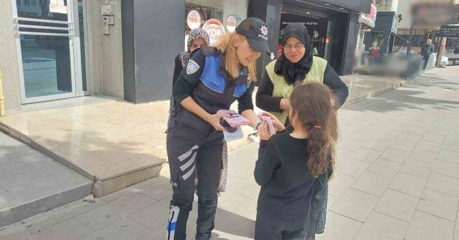 Burdur polisi KADES ve dolandırıcılığa karşı vatandaşları bilgilendirdi
