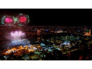 Adana’da dron, lazer ve havai fişek gösterisi, görsel şölene sahne oldu