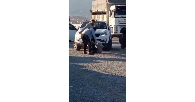 Sokak ortasında öldüresiye dayak kamerada