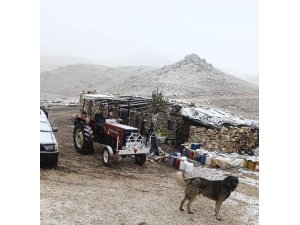 Mersin’de Anamur’un yüksek kesimlerine mevsimin ilk karı düştü