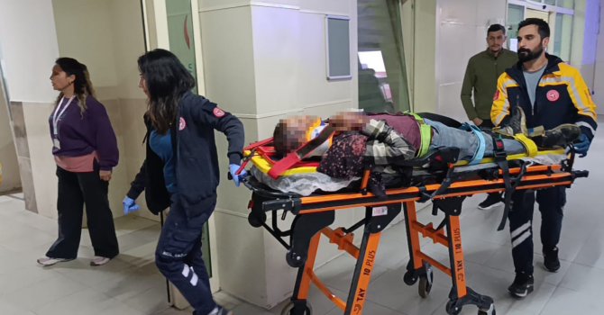 Adana’da tarım işçilerini taşıyan minibüs devrildi: 11 yaralı