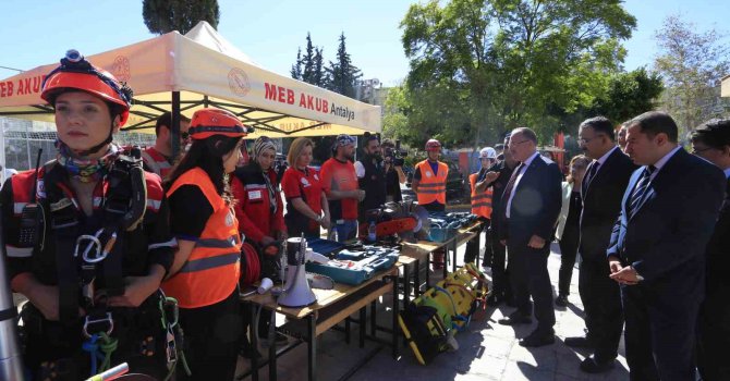 Antalya’da deprem tahliye tatbikatı gerçekleştirildi