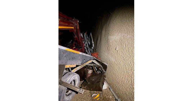 Adana’da vinç kazası: 2 yaralı