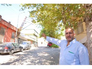 Kahramanmaraş’ta kamyonun çarptığı elektrik direği aylardır eğik halde duruyor