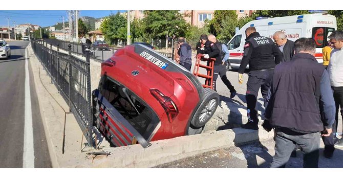 Burdur’da otomobil kanala düştü: 1 yaralı