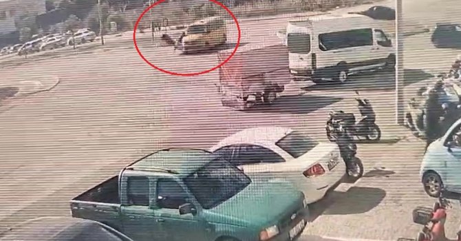 Antalya’da taksi ile çarpışan motosikletli yaralandı