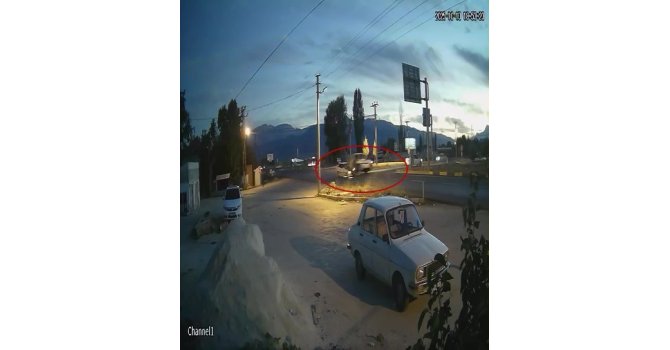 Antalya’da  hafif ticari araçla otomobil çarpıştı: 4 yaralı