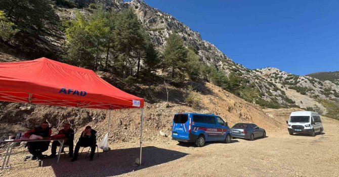 Yürüyüş için çıktığı dağda kayboldu, 3 gündür aranan yaşlı adamı çoban buldu