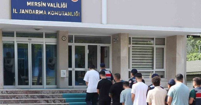 Mersin’de aranan 14 hükümlü yakalanıp cezaevine teslim edildi