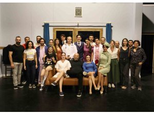 Kepez Kent Tiyatrosu’ndan kahkaha dolu bir oyun: "Kaç Baba Kaç"