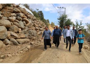 Feke’de üreticilerin kış öncesi zorlu yol sorunu çözüldü: Mahallede büyük sevinç yaşandı