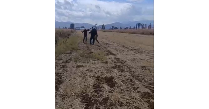 Kızının gözü önünde babayı darbettiler: Olay anı kamerada