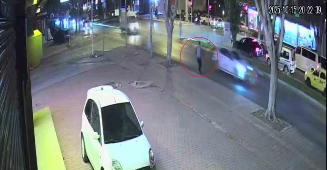 Antalya’da halk otobüsünün yayaya çarptığı kazanın güvenlik kamerası ortaya çıktı