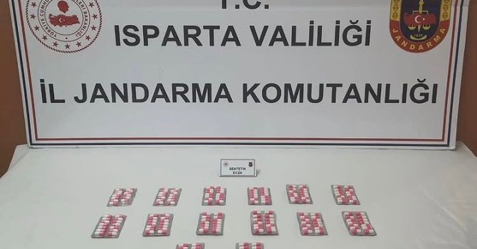 Isparta’da yol kontrolünde durdurulan araçta uyuşturucu hap ele geçirildi