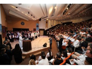 Akdeniz Üniversitesi’nde ’’Beyaz Önlük Giyme Töreni’’ gerçekleştirildi