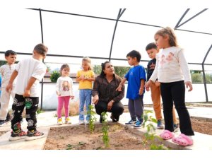 Doğa Çocuk Enstitüsü’nde hem öğreniyor hem de eğleniyorlar