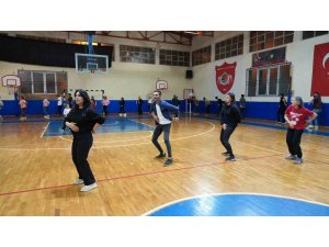 Alanya Belediyesi zeybek kursları başlıyor