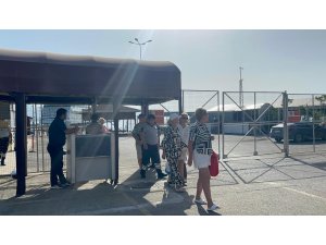 Lüks kruvaziyer 867 yolcu ve 469 mürettebatıyla Alanya’ya demirledi