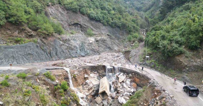 Hatay’da şiddetli yağış hayatı felç etti: Yaylalarda yol çöktü, evler zarar gördü