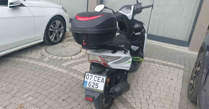 Manavgat’ta motosiklet yayaya çarpıştı: 2 yaralı