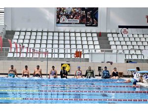 Muratpaşa’da ücretsiz yüzme eğitimleri başladı