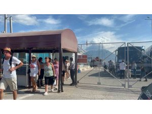 Antalya’ya turist akını devam ediyor: İngiliz turistleri taşıyan lüks kruvaziyer Alanya’ya demirledi