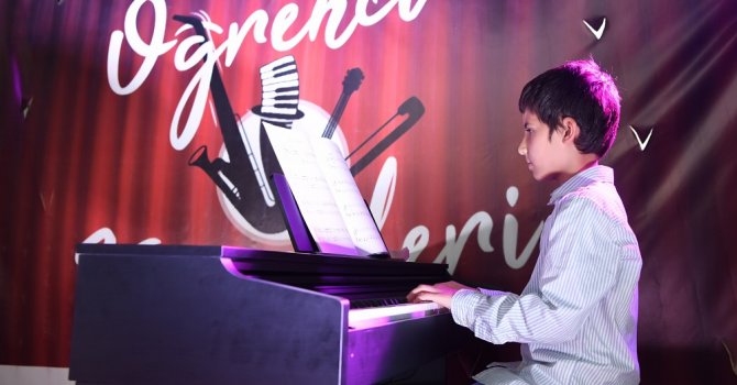 Müzik Akademisi öğrencilerinden aileleri için konser