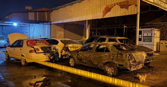 Mersin’de sanayi sitesinde park halindeki 5 araç kundaklandı