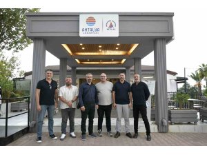 KKTC heyeti plajlarla ilgili uygulamaları görmek için Muratpaşa’da